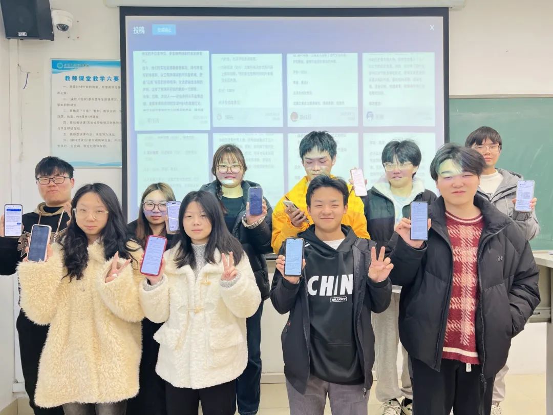 数字人智能体 “跨界” 思政,武工院课堂惊艳 “变身”