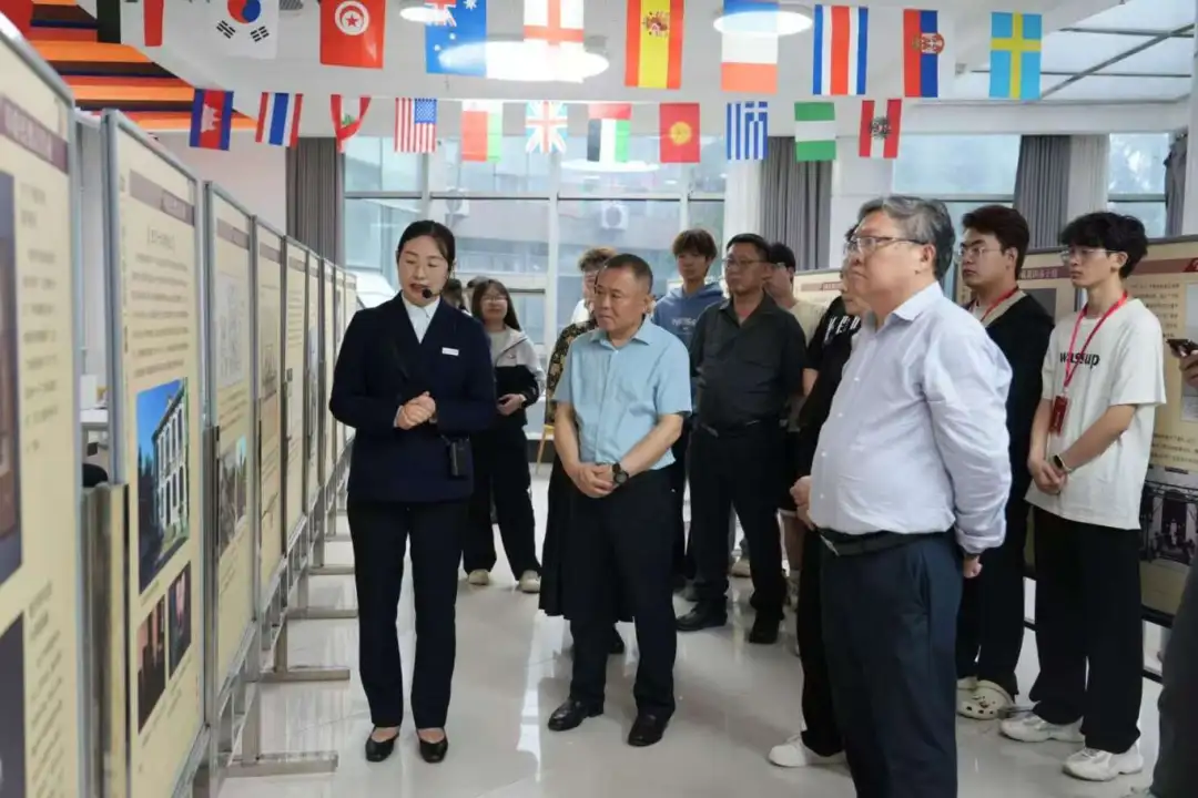 传承历史文脉 共谱校地新篇——江夏文物与詹天佑专题图片展在英国beat365官方网站启幕