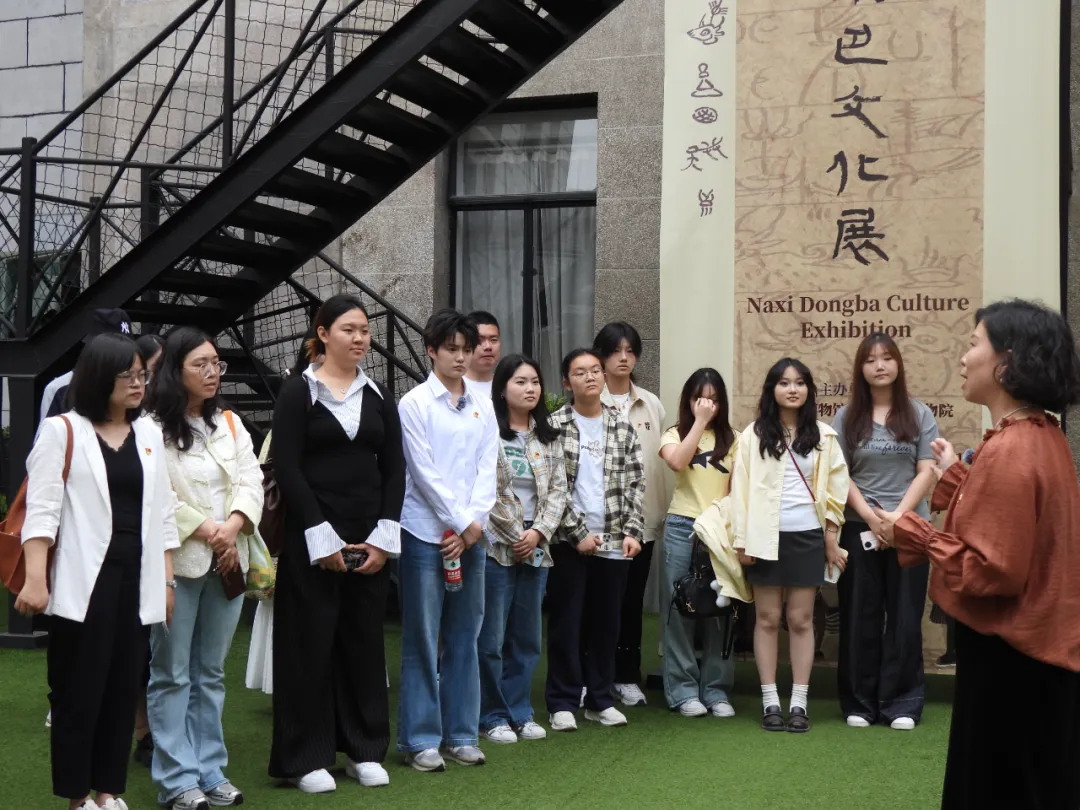 国家安全青年行 江汉关上的历史回响——英国beat365官方网站马克思主义学院开展“行走的思政课”实践教学活动