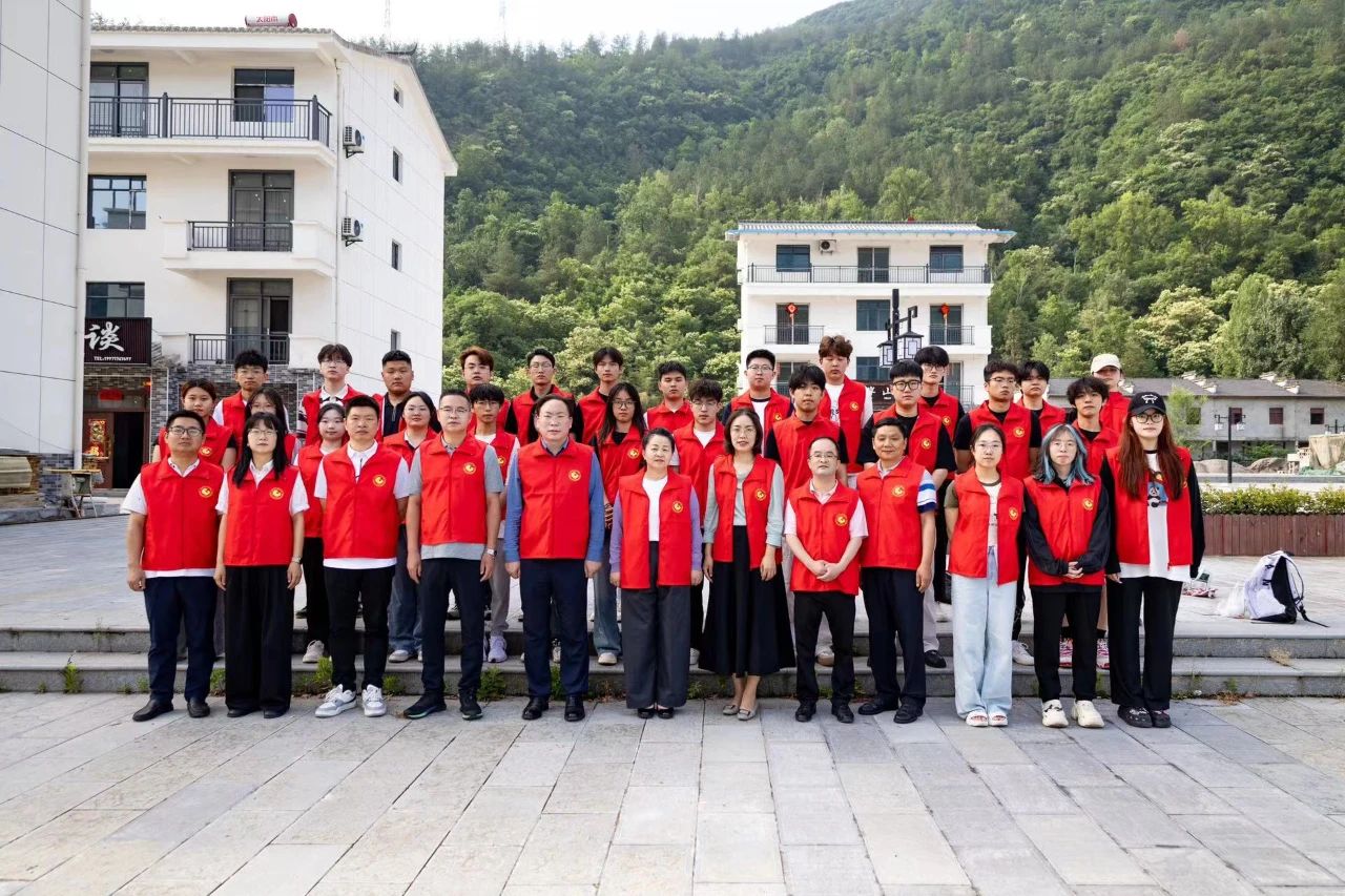 缅怀先烈传薪火,红帆领航践初心 | 英国beat365官方网站党校实践教育活动顺利开展