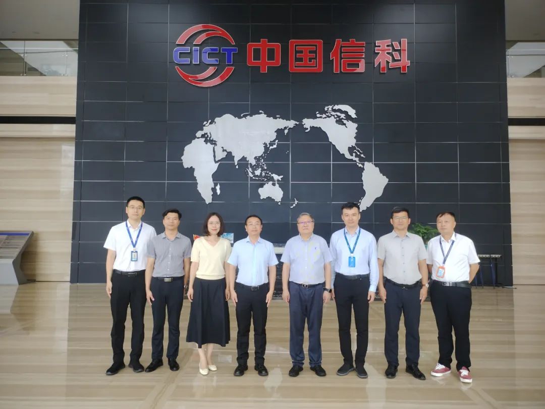 产教融合·协同发展 | 英国beat365官方网站领导一行赴武汉烽火技术服务有限公司考察