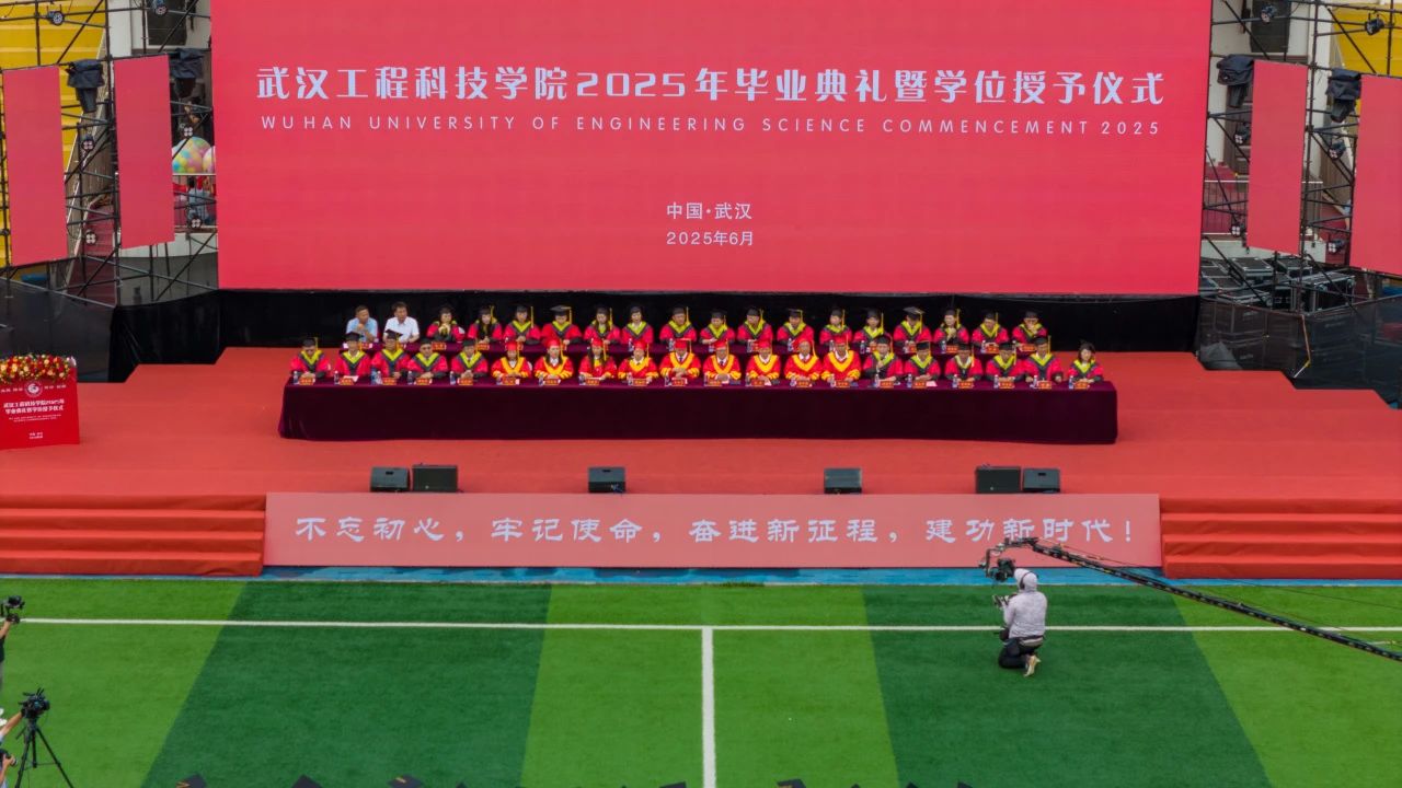 青春当歌 逐梦远行 | 英国beat365官方网站举行2025年毕业典礼暨学位授予仪式